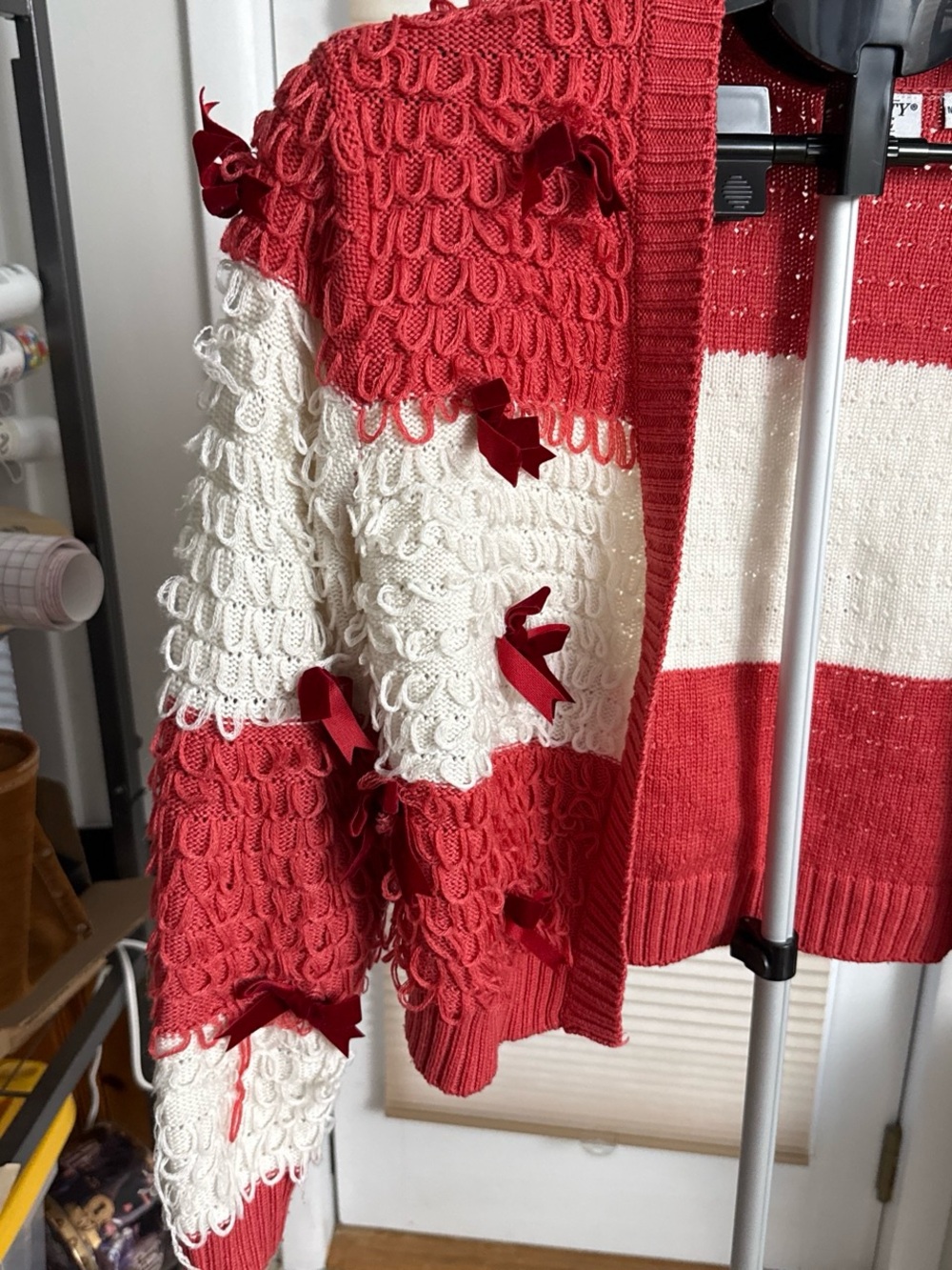 Red & White Loop-knit Cropped M Cardigan Sweater red bows holiday candy cane - Picture 3 of 7